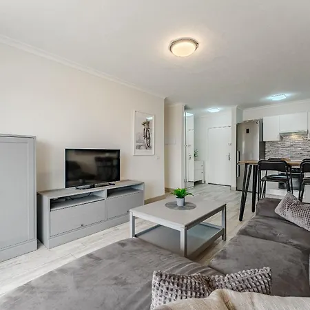 Marina Paraiso 1 Bedroom Адехе