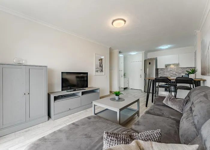 Marina Paraiso 1 Bedroom Адехе